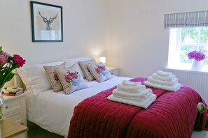 2 bedrooms, iron/ironing board, travel cot, free WiFi