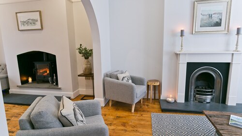 Beau Townhouse -  a coastal that sleeps 10 guests  in 5 bedrooms