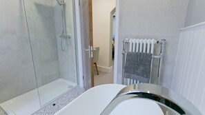Hair dryer - Beau Townhouse -  a coastal that sleeps 10 guests  in 5 bedrooms (Beaumaris)