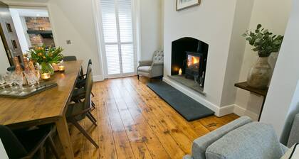 Beau Townhouse - a coastal that sleeps 10 guests in 5 bedrooms