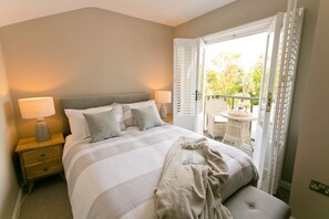 7 bedrooms, desk, iron/ironing board, travel crib - Eryl Mor -  a coastal that sleeps 14 guests  in 7 bedrooms (Menai Bridge)
