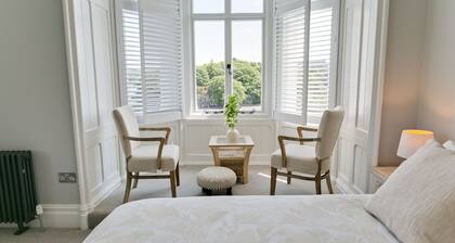 Eryl Mor - a coastal that sleeps 14 guests in 7 bedrooms