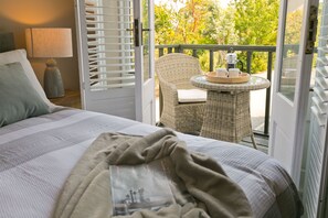 7 bedrooms, desk, iron/ironing board, travel crib - Eryl Mor -  a coastal that sleeps 14 guests  in 7 bedrooms (Menai Bridge)