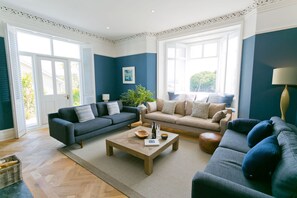 TV - Eryl Mor -  a coastal that sleeps 14 guests  in 7 bedrooms (Menai Bridge)