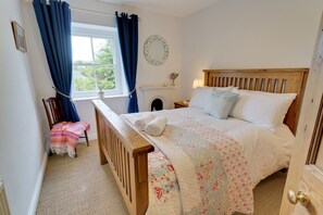 4 bedrooms, iron/ironing board, travel crib, free WiFi - Bryn Mel (Honey Hill Cottage) -  a dog friendly house that sleeps 6 guests  in 4 bedrooms (Beaumaris)