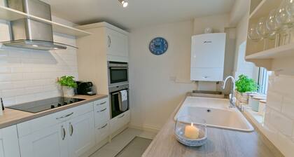 20 Rosemary Lane - a coastal that sleeps 4 guests in 2 bedrooms