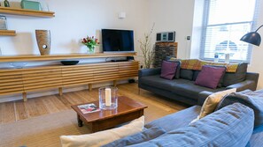 Fernseher, DVD-Player, Stereoanlage