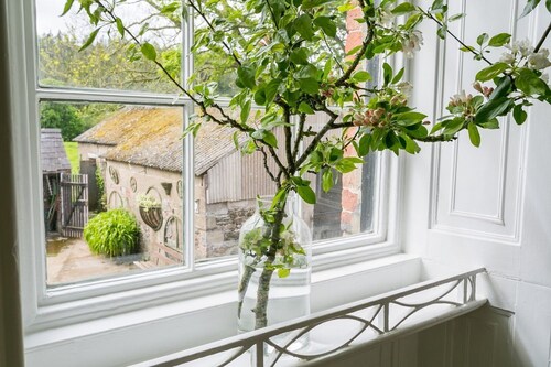 Plas Cichle -  a Manor house that sleeps 12 guests in 5 bedrooms