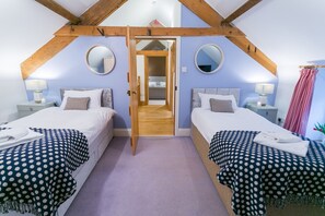 7 bedrooms, travel crib, free WiFi, bed sheets