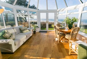 Televisie en een open haard