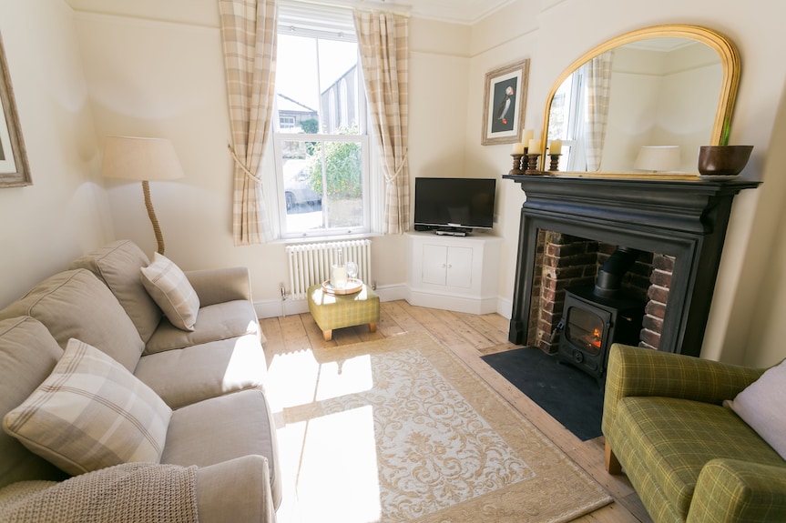 Glan Y Mor - A Town That Sleeps 4 Guests In 2 Bedrooms - Beaumaris