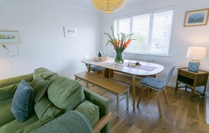 TV, DVD player - Sea Bell -  a coastal that sleeps 6 guests  in 3 bedrooms (Holyhead)