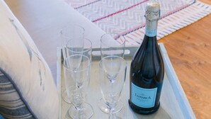 A wooden tray with a bottle of wine and three glasses on a table. - Tyn Lon -  a sea view that sleeps 9 guests  in 5 bedrooms (Moelfre)