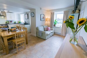 Interior - Tyn Lon -  a sea view that sleeps 9 guests  in 5 bedrooms (Moelfre)