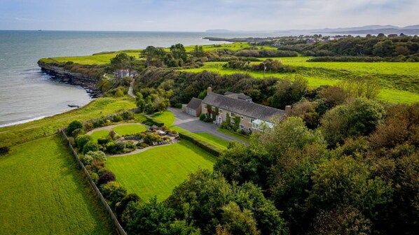 Exterior - Cae'r Borth - sleeps 14 guests  in 7 bedrooms (Moelfre)