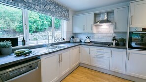 Frigorifero, microonde, forno, lavastoviglie