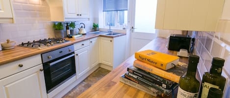Fridge, dishwasher, cookware/dishes/utensils, freezer