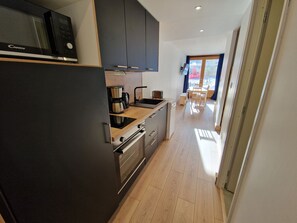 Kühlschrank, Mikrowelle, Ofen, Geschirrspüler