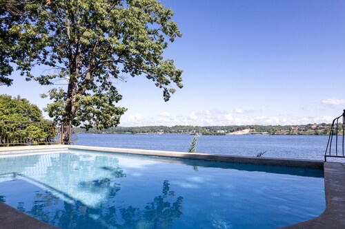 Grand Cove - 6 Bdrm Waterfront House with Pool