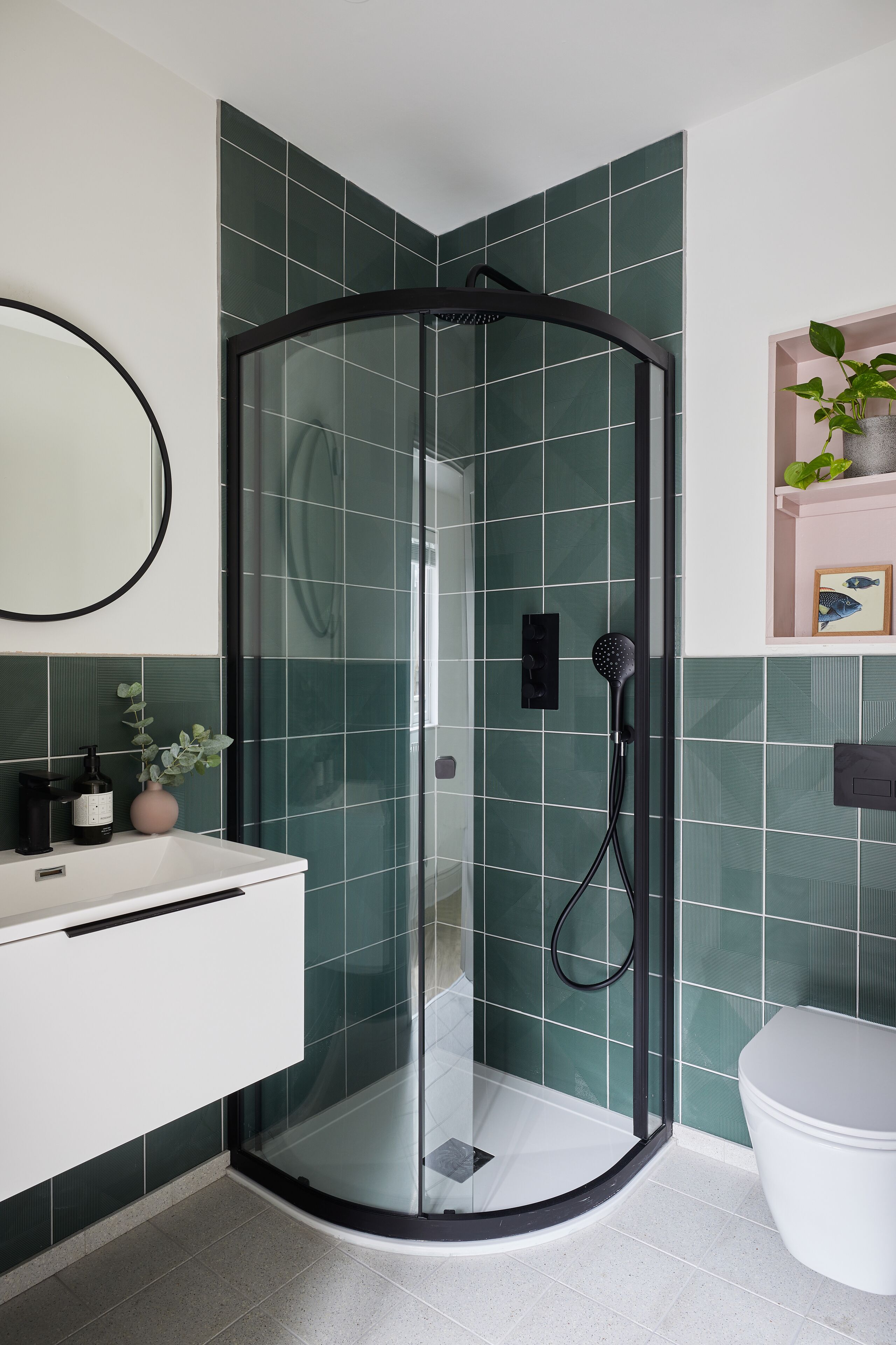 Deluxe Apartment, 1 Bedroom, Non Smoking, Refrigerator & Microwave | Bathroom | Shower, free toiletries, hair dryer, towels