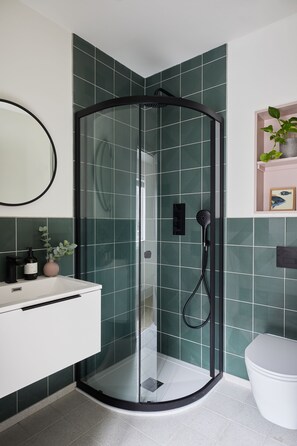 Bathroom - 15 Pontcanna (Cardiff)