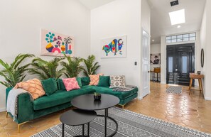 Televisión y chimenea 