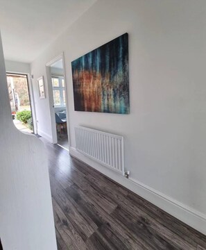 4 bedrooms, iron/ironing board, free WiFi, bed sheets