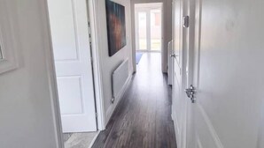 Unclassified image, 5 of 14, button - Stunning and Modern House in Luton, England (Luton)