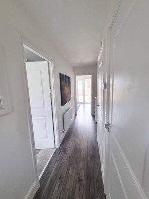 4 bedrooms, iron/ironing board, free WiFi, bed sheets