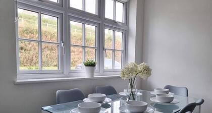 Stunning and Modern House in Luton, England