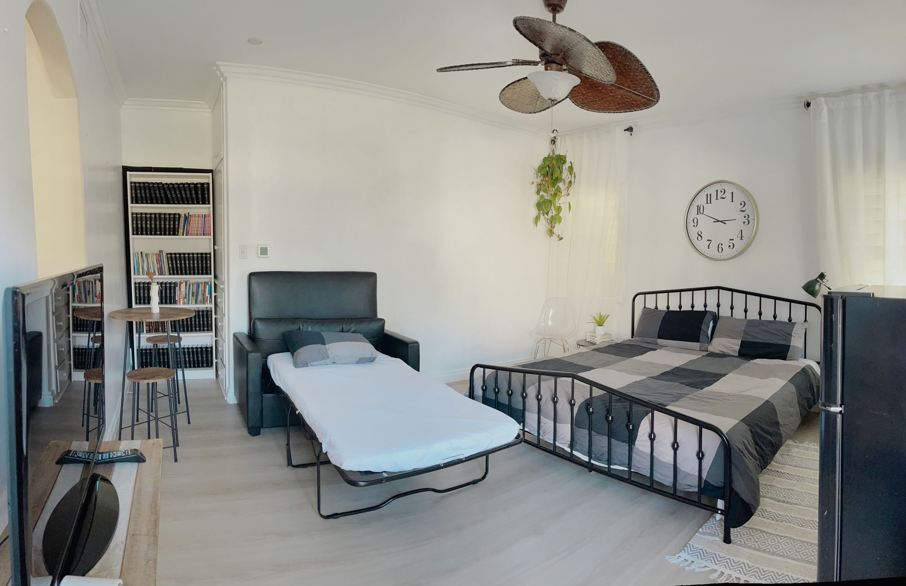 Master Bedroom With Sauna & Hot Tub in Central OC