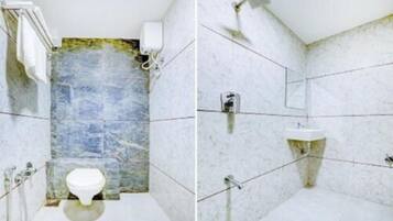 Shower, rainfall showerhead, free toiletries, bathrobes
