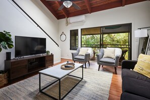 Living room - Luxurious 2BR/2BA 2-Level Kihei Resort Loft | Private, AC, Pool, Beach (Kihei)