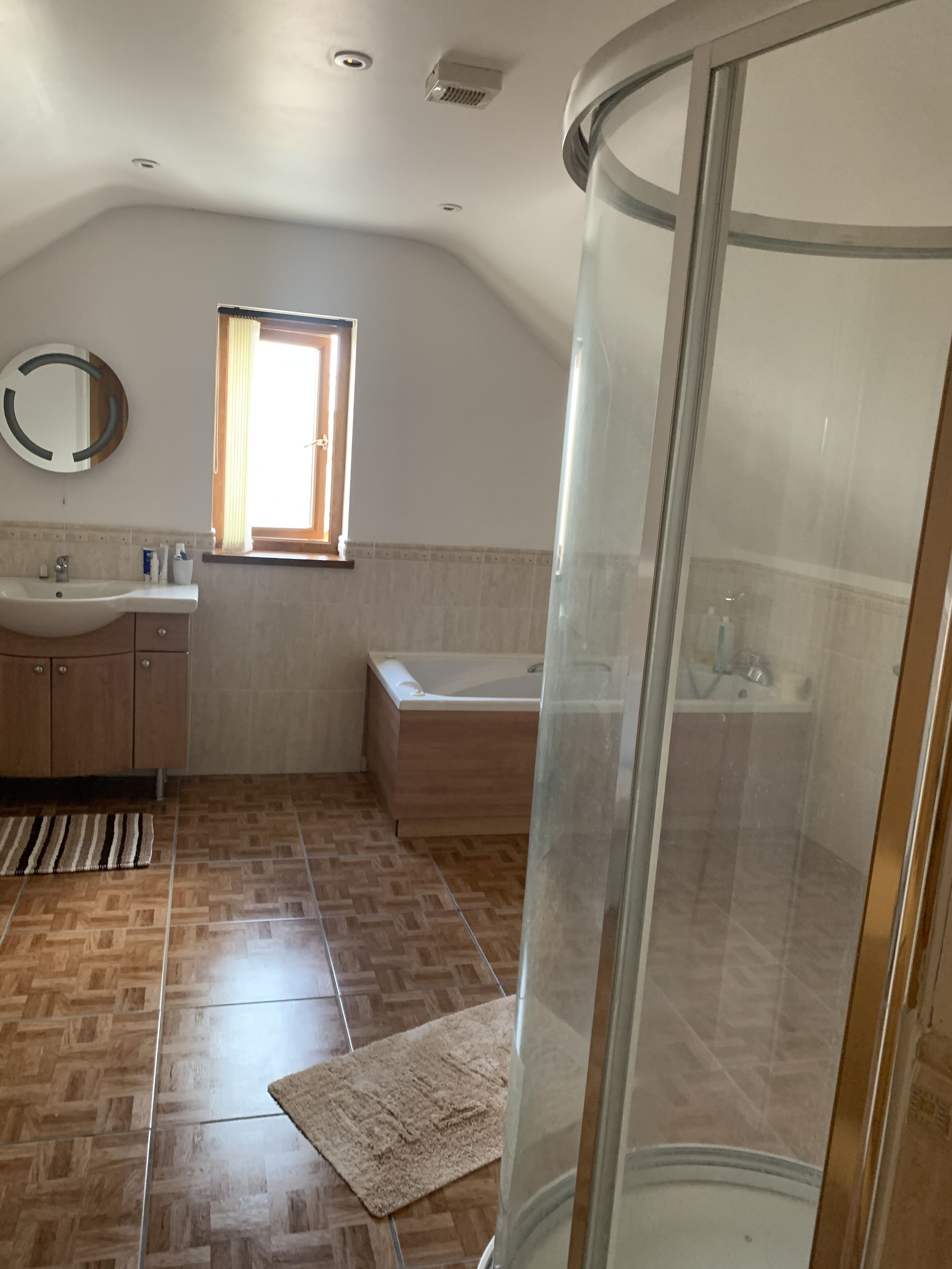 House | 4 bedrooms, iron/ironing board, free WiFi, bed sheets
