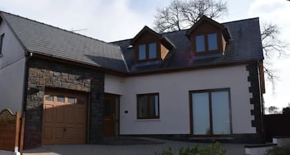Captivating 4-bed House in West Wales
