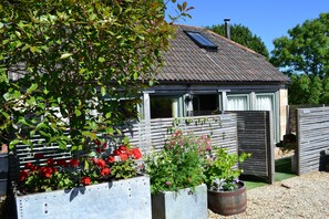 Superior Apartment, Ensuite (Stone Barn) | Exterior - Kings Arms Duplex (Bradford-on-Avon)