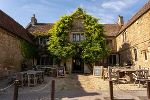 Exterior - Kings Arms Duplex (Bradford-on-Avon)