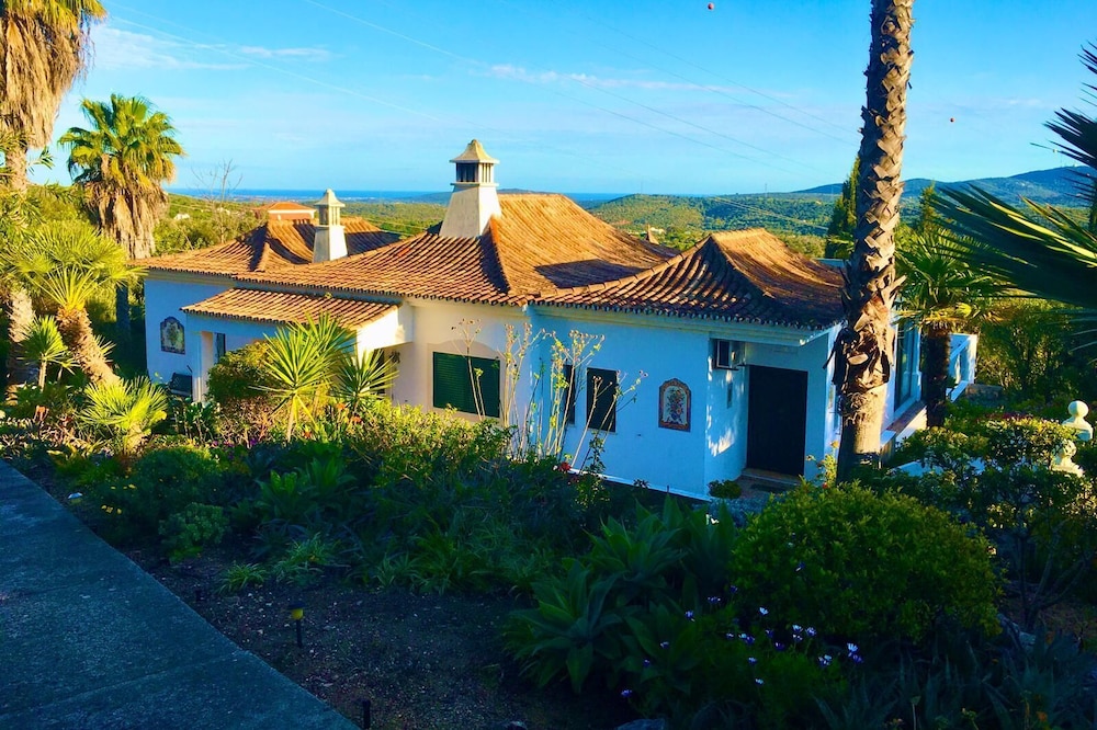 Magical VILLA "CASA KOI" in São Brás de Alportel