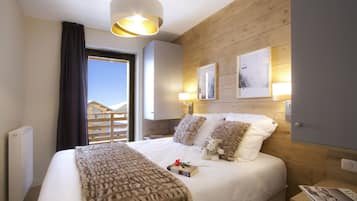 2 bedrooms, soundproofing, free WiFi, bed sheets