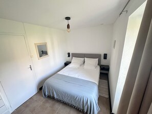 3 chambres, fer et planche Ă repasser, accĂšs Ă Internet, literie fournie