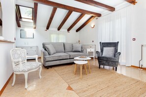 Smart TV, fireplace, DVD player, table tennis - Holiday home, 170 m² with pool and fenced garden with 10000 m² (ZMINJ)