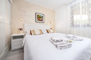 3 bedrooms, in-room safe, desk, iron/ironing board