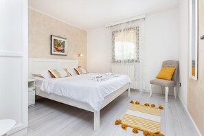 3 bedrooms, in-room safe, desk, iron/ironing board - Holiday home, 170 m² with pool and fenced garden with 10000 m² (ZMINJ)