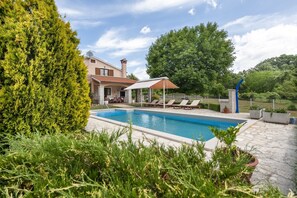 Outdoor pool - Holiday home, 170 m² with pool and fenced garden with 10000 m² (ZMINJ)