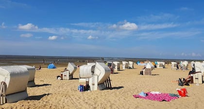 Vacation home fresh breeze directly on the North Sea dike