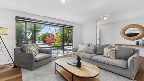 Living area - Little Boast Beach House by Wine Coast Holidays (ALDINGA BEACH)