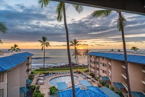 Terrace/patio - Beautiful Ocean view unit | AC | WiFi | Walk to Town | Kona Reef F22 (Kailua Kona)