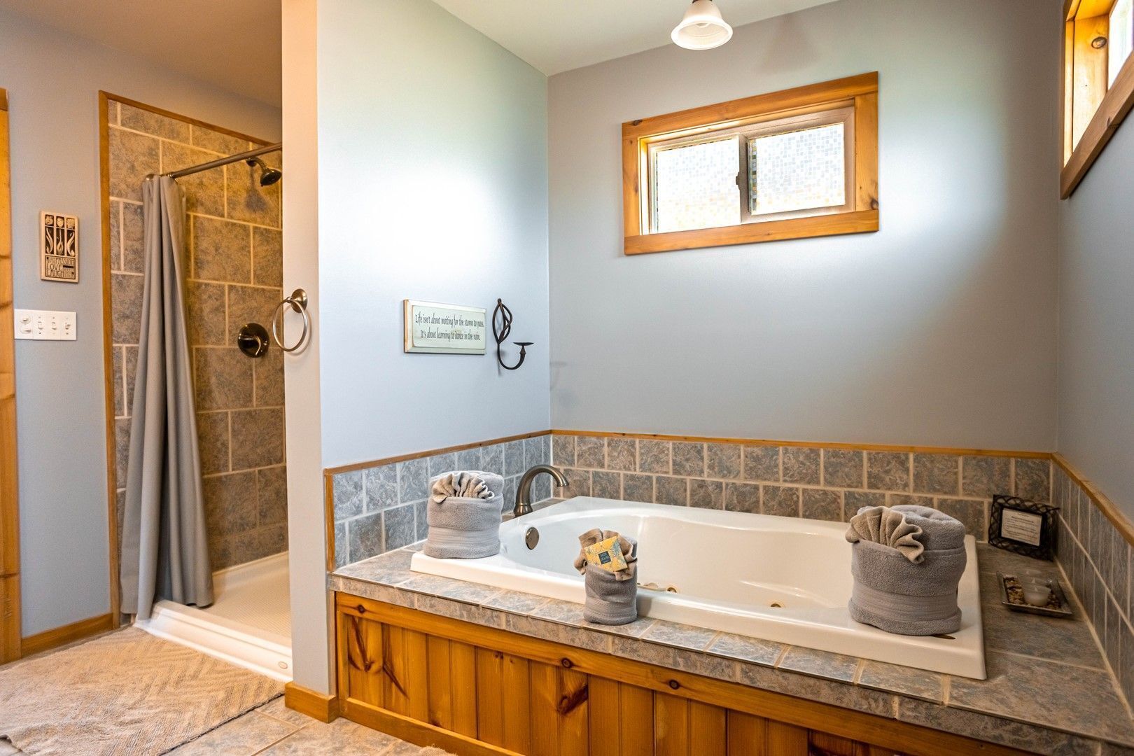 Two, Side-By-Side 1BR Riverfront Cabins! Sleeps 4