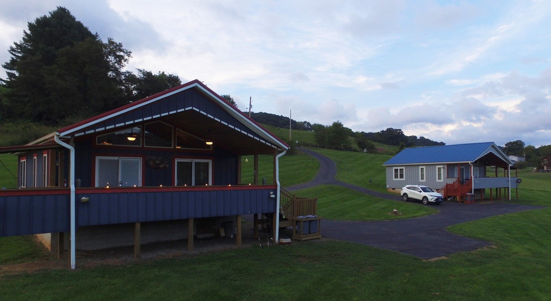 Two, Side-By-Side 1BR Riverfront Cabins! Sleeps 4