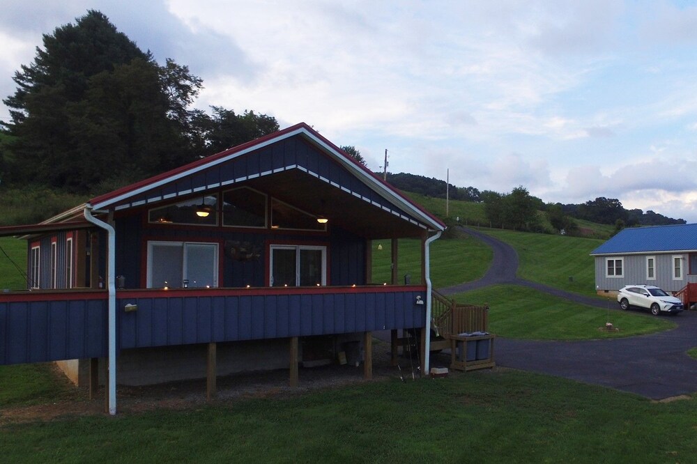 Two, Side-By-Side 1BR Riverfront Cabins! Sleeps 4